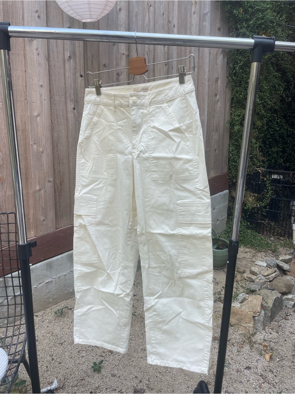 Mid-Rise Barrel Leg Cargo Pants
